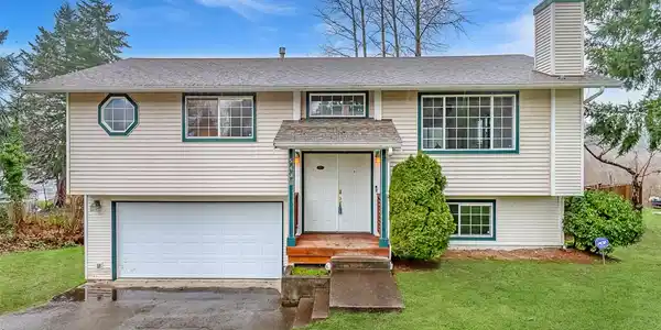 5431 Henslin SE