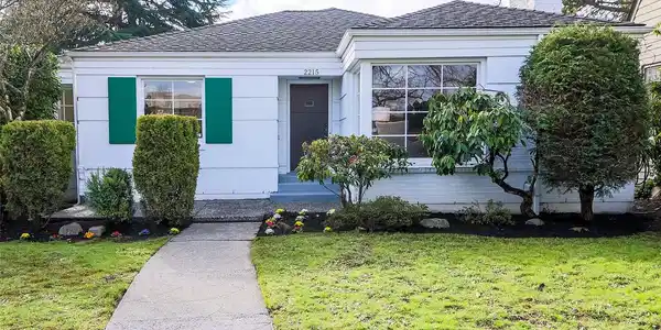 2215 Lake Washington