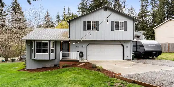 18108 Clear Lake SE