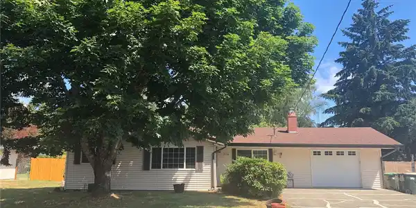 2206 Lilac SE