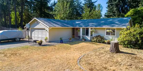 3613 Lake Forest SE