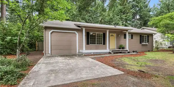 18033 E Clear Lake SE