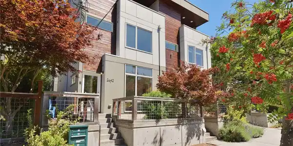 2642 B 57th