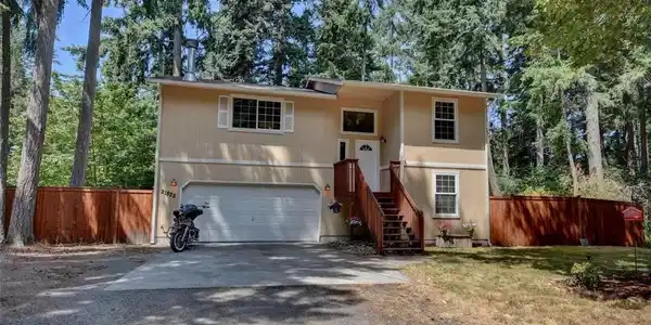 21828 Crest SE