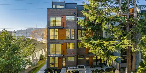 2031 Yale E