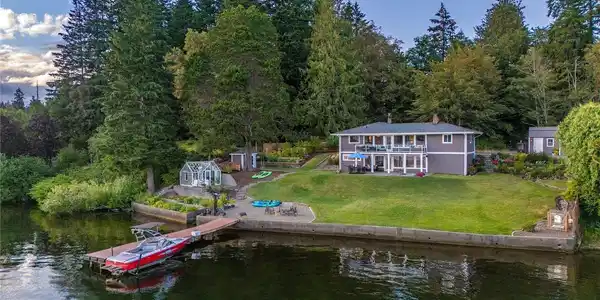 6701 Lake