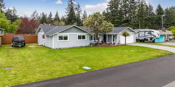 2513 Shirley SE