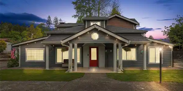 7031 Mullen SE