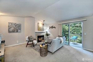 4316 Lake Sammamish SE