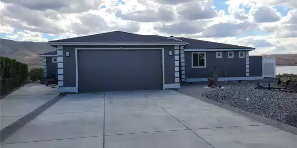608 Beach Pl SW