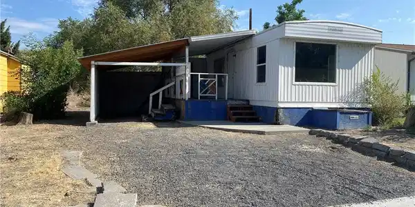 438 3 rd NE