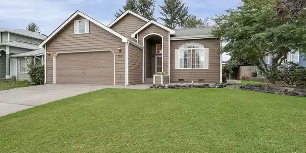 7211 205TH E