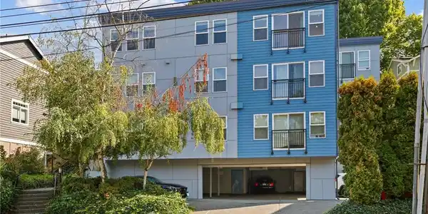 1122 10th E