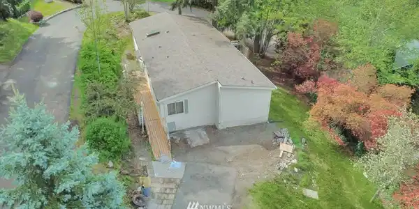 710 197th E
