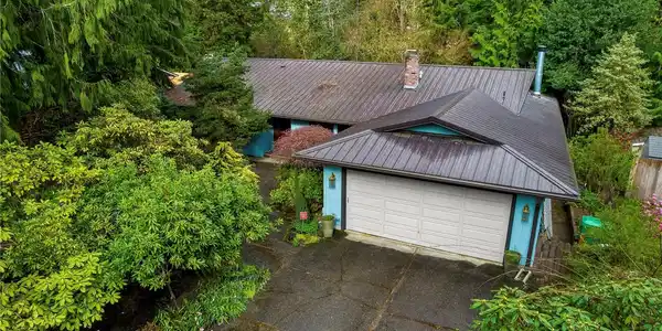 2313 Lakemoor SW