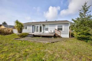 636 Duck Lake NE