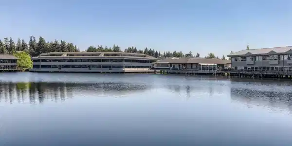 7 Lake Bellevue