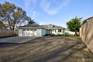 427 Lake View Loop NE