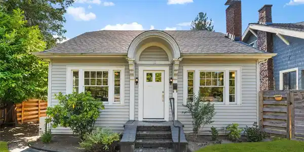 2809 Montlake E