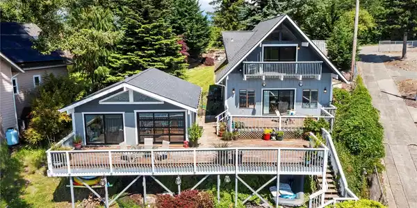 3820 213th Avenue Ct East