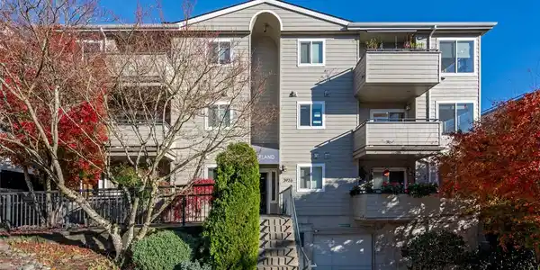3926 1st NE