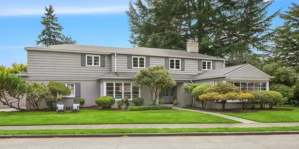 3545 Laurelhurst NE