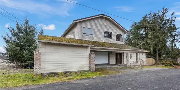 1216 Lake Vista S