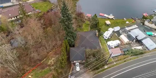 Halls Lake Way
