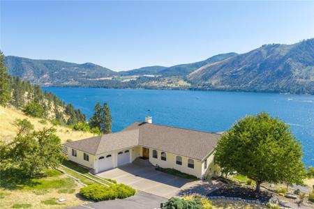 3035 Lakeshore