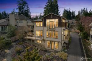 3207 Lake Sammamish NE