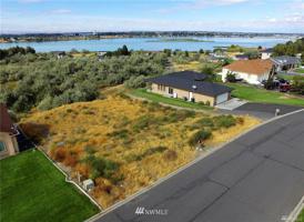 372 SE Viewmont Drive