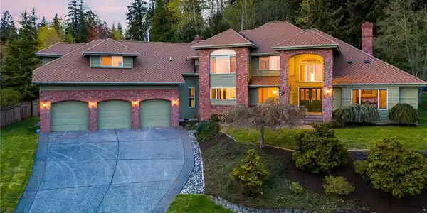 3217 Eagleridge