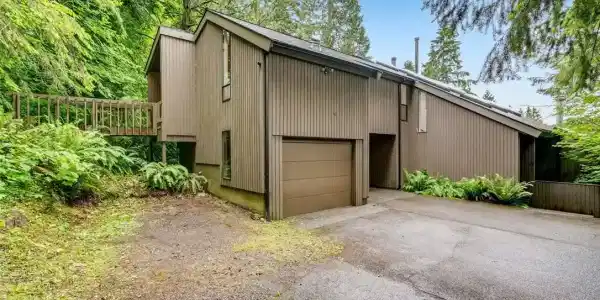 17927 Spring Lake SE