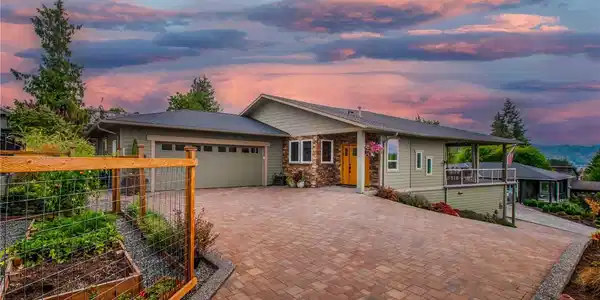 2518 Birch