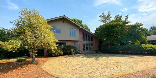 2211 Cascade Way