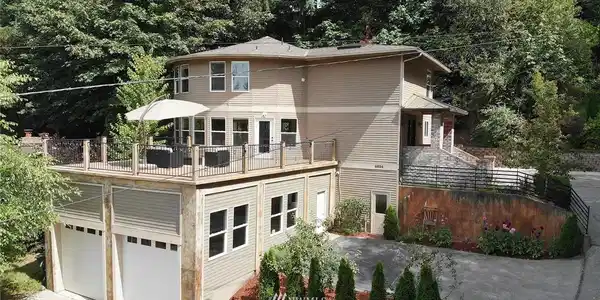 4034 NE 195th Street