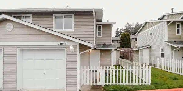 2402 Milton Way