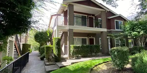 2121 Hammond Ave
