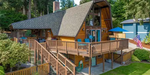 4722 Lakeridge E