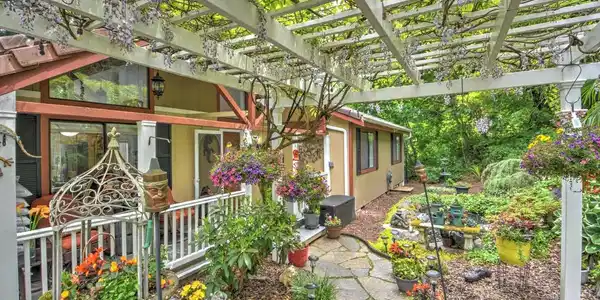 10335 Mullen SE