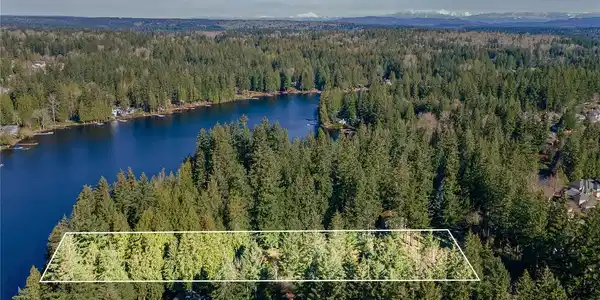2529 Beaver Lake SE