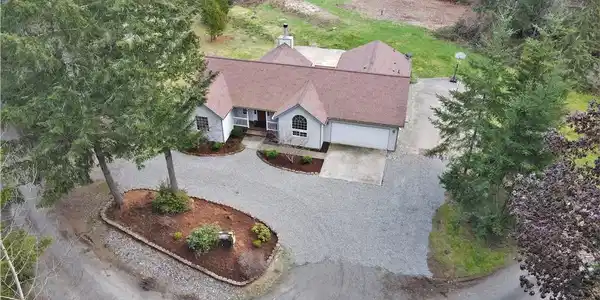 11 E Cyndi Drive