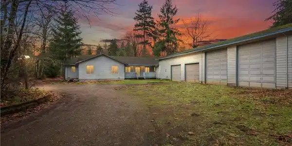 31077 Lake Morton SE
