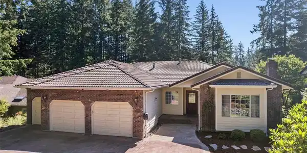 6149 Gleneagle SW