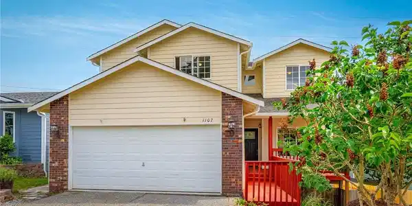 1107 Lake Crest
