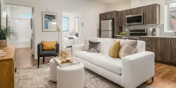 121 12th E