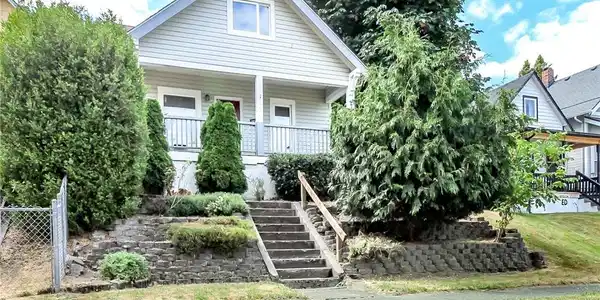 2122 Sheridan