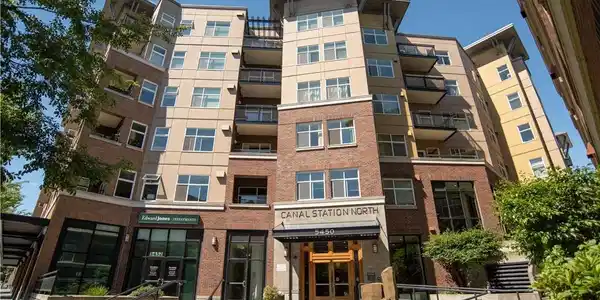 5450 Leary NW