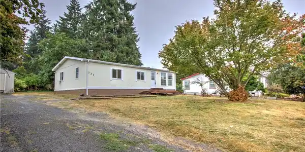 731 Crescent