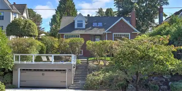 5808 Green Lake N